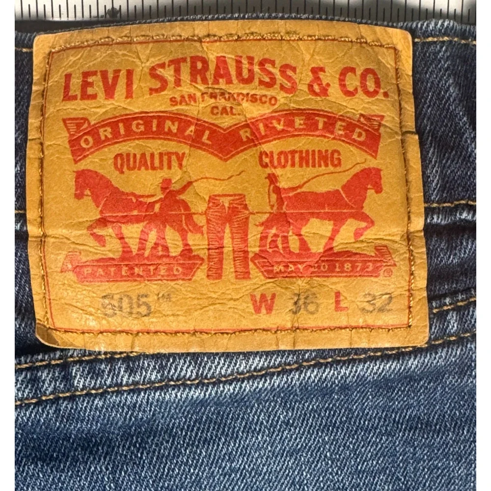 Levis 505 Jeans Mens Tag Size 36 x 32 Blue Denim 100% Cotton Straight - READ